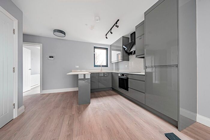 2 Bedroom Flat For Sale In Hanworth Road, Hounslow, TW3