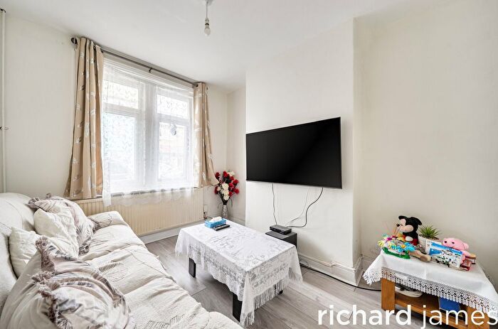 2 Bedroom Terraced House For Sale In Ponting Street, Swindon, SN1