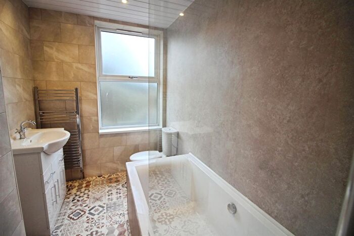 2 Bedroom Terraced House To Rent In Aberford Road, Stanley, Wakefield, WF3