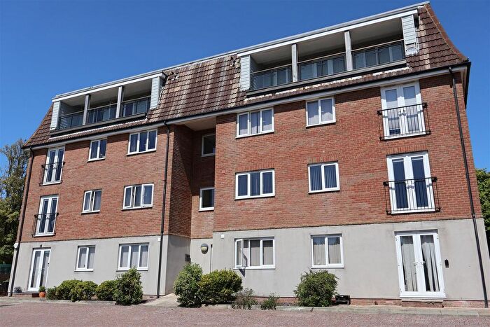 2 Bedroom Flat For Sale In The Ridge, Hastings, TN34