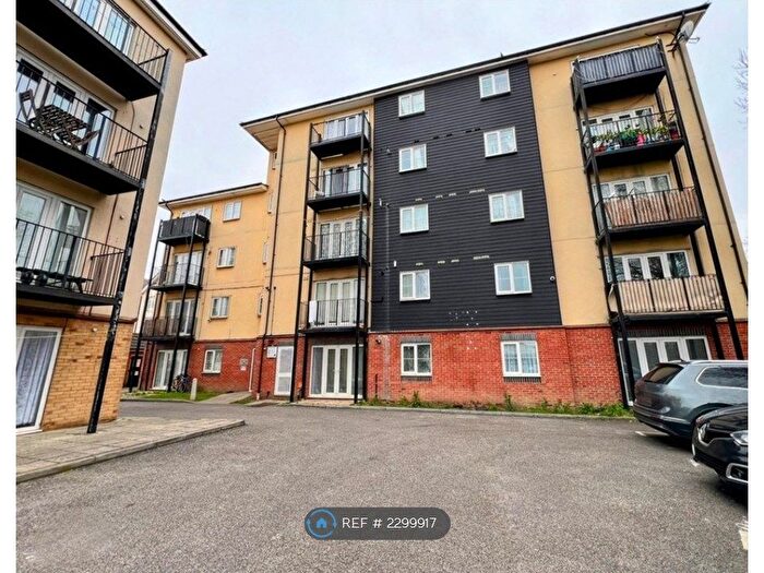 2 Bedroom Flat To Rent In Blackthorn Road, Ilford, IG1