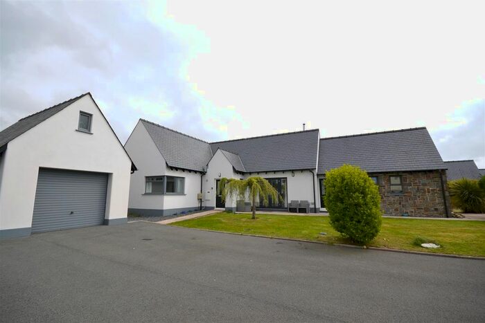 3 Bedroom Detached Bungalow For Sale In Eastmoor Park, Cuffern, Roch, Haverfordwest, SA62