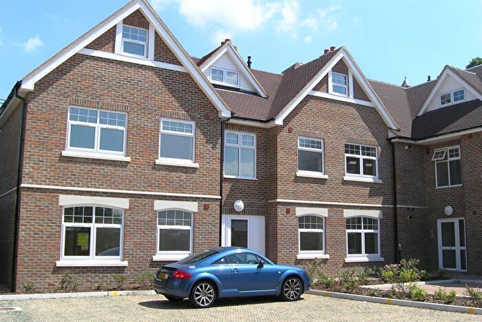 1 Bedroom Flat For Sale In Dunstall Avenue, Burgess Hill, RH15
