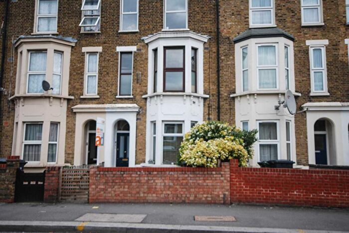 1 Bedroom Cottage To Rent In Grange Park Road, Leyton, E10