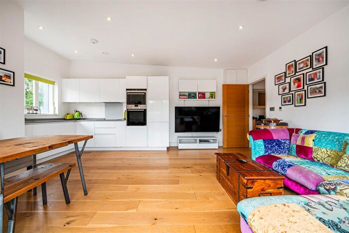 2 Bedroom Flat For Sale In Clarence Walk, Clapham, SW4