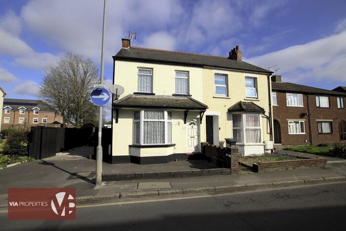3 Bedroom Semi-Detached House To Rent In Duke Street, Hoddesdon, EN11