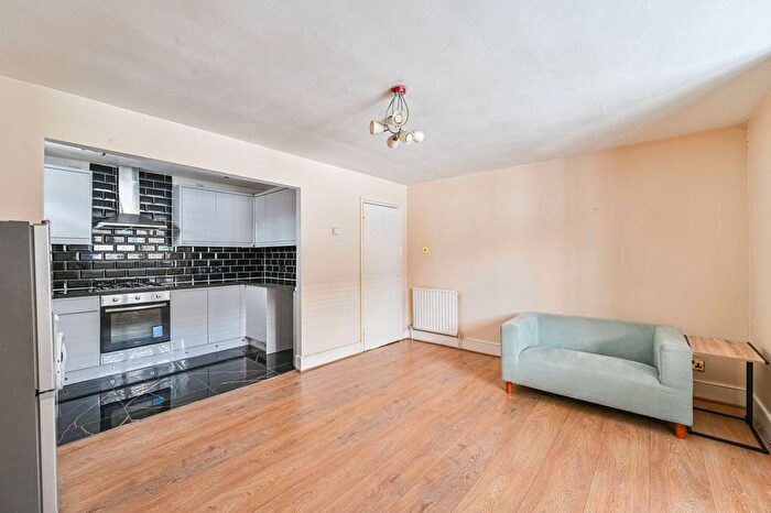 1 Bedroom Flat To Rent In Frances Street, Woolwich, London, SE18