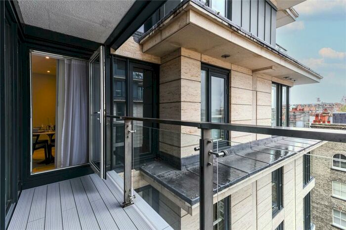 2 Bedroom Apartment To Rent In Baker Street, Marylebone, London, NW1
