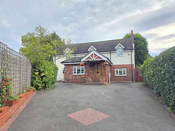 3 Bedroom Cottage For Sale In Woodhouse Lane, Tamworth, Staffordshire, B77