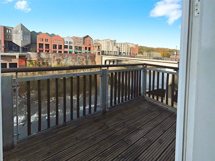 3 Bedroom Maisonette To Rent In Back Silver Street, Durham, County Durham, DH1