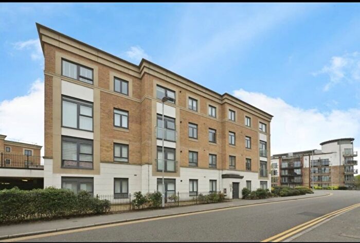 2 Bedroom Flat To Rent In Mead Lane, Hertford, SG13
