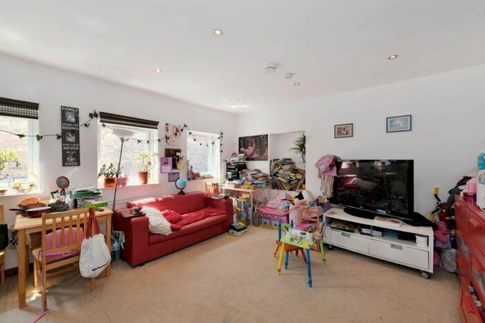 1 Bedroom Flat To Rent In Fortis Green Avenue, East Finchley, London, N2