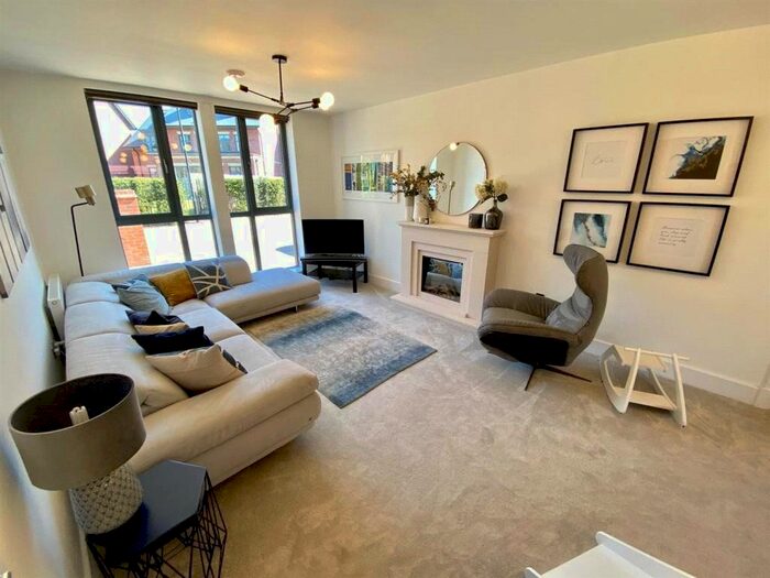 4 Bedroom Detached House To Rent In Frensham Drive, East Putney, SW15