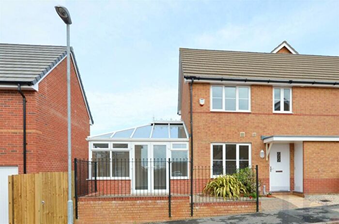 2 Bedroom End Of Terrace House To Rent In Albert Way, Whippingham, PO32
