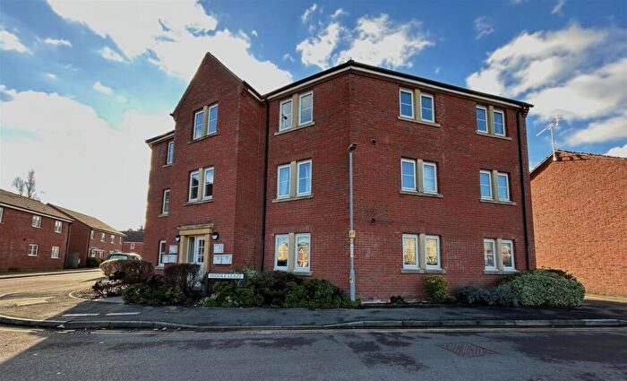 2 Bedroom Flat For Sale In Middlefield Road, Chippenham, SN14