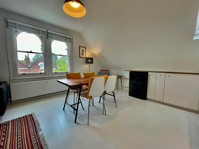 2 Bedroom Flat To Rent In Yerbury Road, London, N19