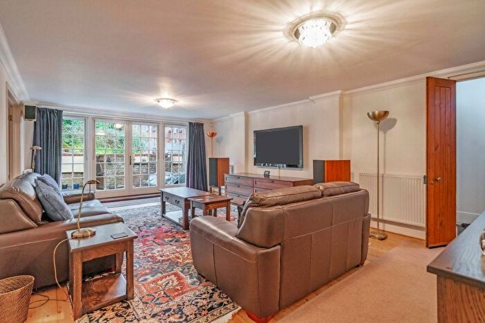 4 Bedroom Country House For Sale In Town Hill, Lamberhurst, East Sussex, TN3 - Photo 3