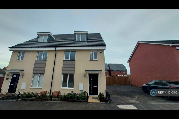 4 Bedroom Semi-Detached House To Rent In Montadale Drive, Milton Keynes, MK8