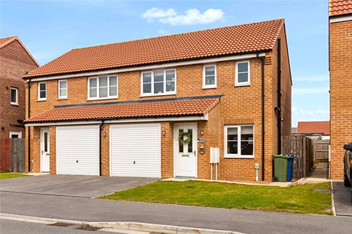 3 Bedroom Semi-Detached House For Sale In Heathland Way, Humberston, DN36