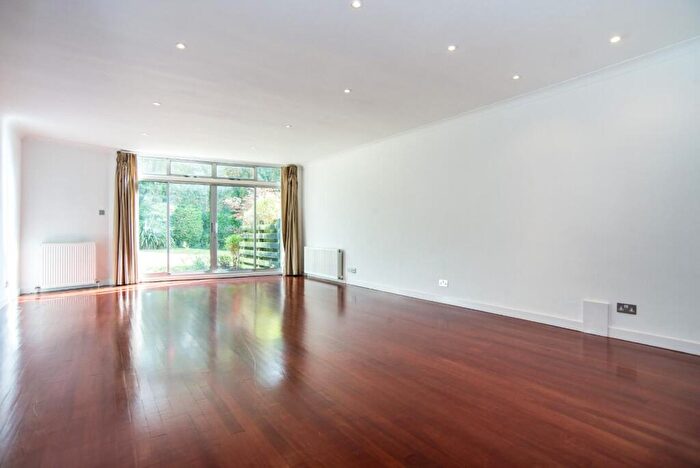 3 Bedroom Town House To Rent In Lindfield Gardens, Hampstead, NW3