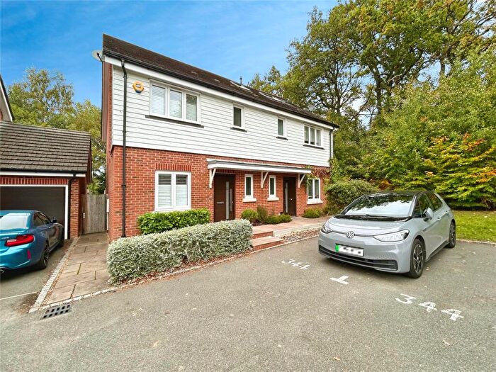 3 Bedroom Semi-Detached House For Sale In Teaseltun, Fleet, Hampshire, GU51
