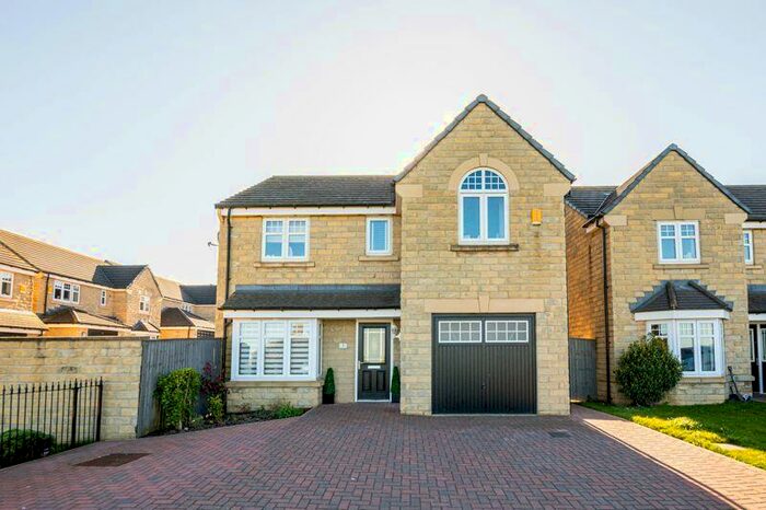 4 Bedroom Detached House For Sale In Farriers Way, Huddersfield, HD3