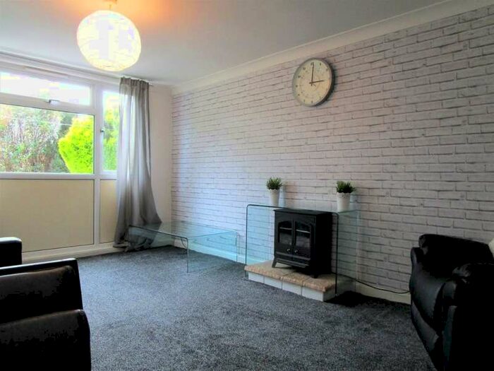 4 Bedroom Semi-Detached House To Rent In Woodbridge Fold, Leeds, LS6