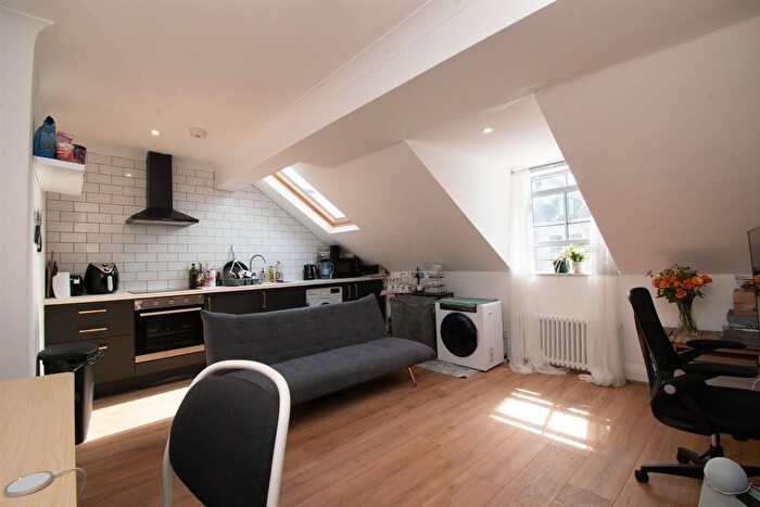 1 Bedroom Flat For Sale In Stockleigh Road, St Leonards-On-Sea, TN38