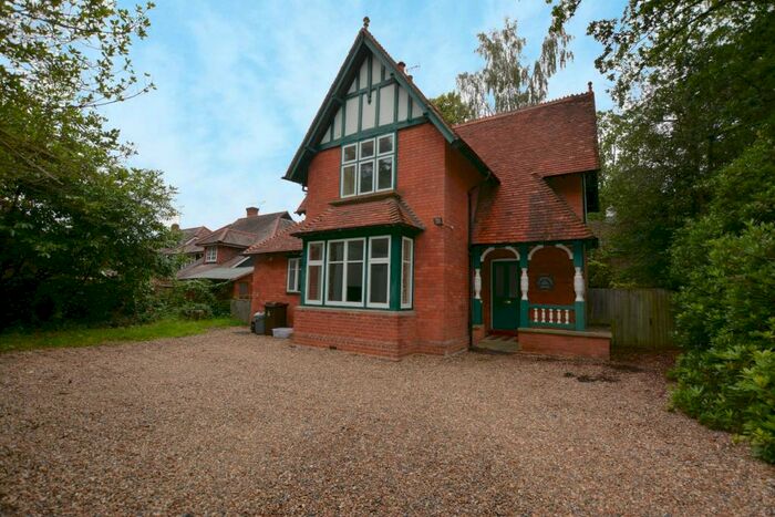 3 Bedroom Detached House To Rent In Nine Mile Ride, Wokingham, RG40