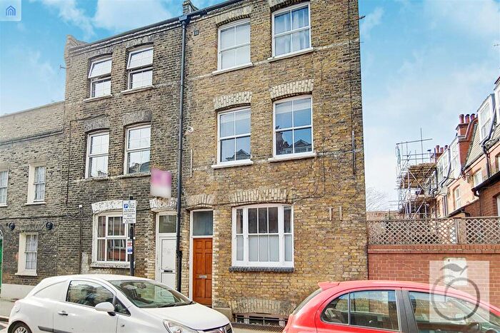 1 Bedroom Apartment To Rent In Myrdle Street, Whitechapel, E1