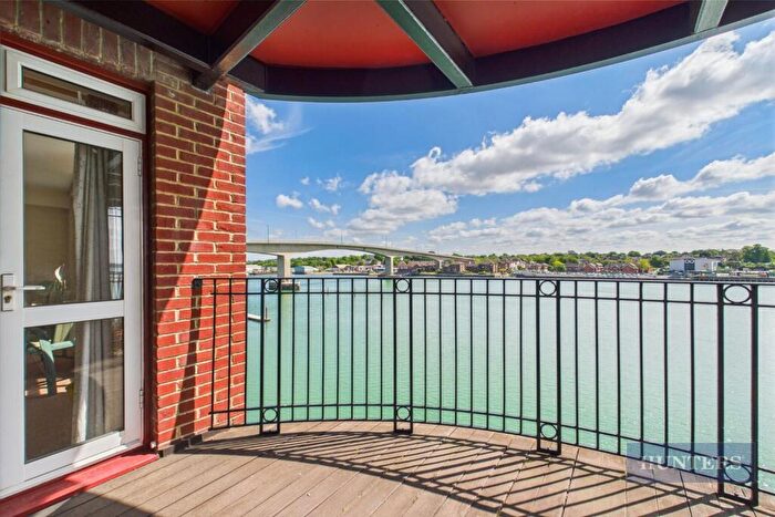 3 Bedroom Flat For Sale In Andes Close, Southampton, SO14