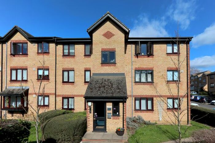 1 Bedroom Flat To Rent In Balmoral Road, Watford, Hertfordshire, WD24