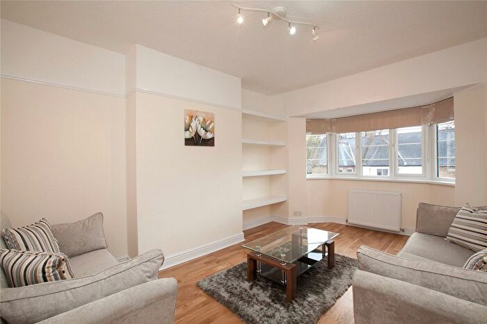 2 Bedroom Flat To Rent In Crown Court, Crown Road, London, N10
