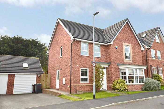 4 Bedroom Detached House To Rent In Walmer Grove, Pudsey, West Yorkshire, LS28