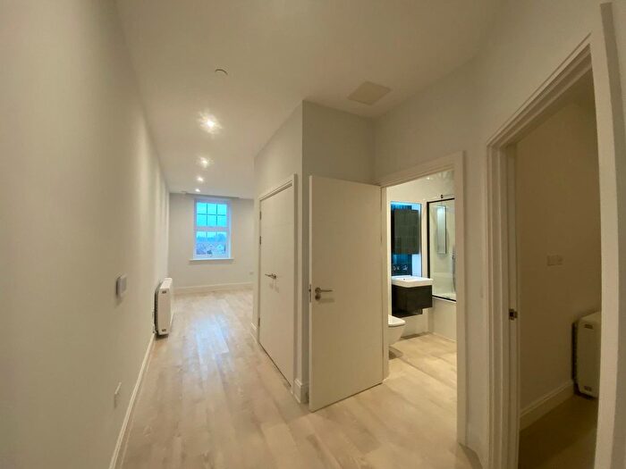 1 Bedroom Flat To Rent In Memorial Avenue, Slough, SL1