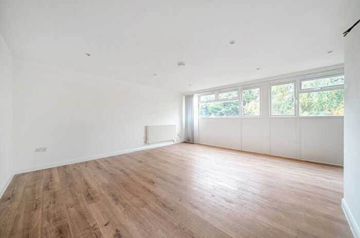 2 Bedroom Flat For Sale In Damon Close, Sidcup, DA14