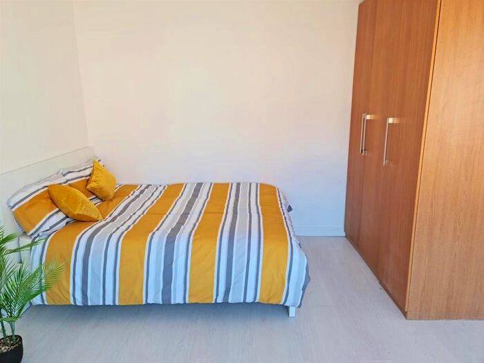 1 Bedroom Flat To Rent In St Leonards Gardens, Heston, Middlesex, TW5