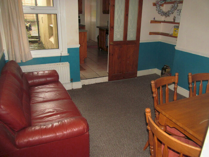 3 Bedroom Terraced House To Rent In Brighton Road, Reading, Berkshire, RG6