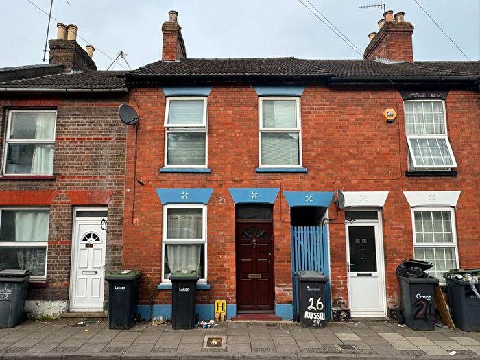 3 Bedroom Terraced House For Sale In Russell Street, Luton, LU1