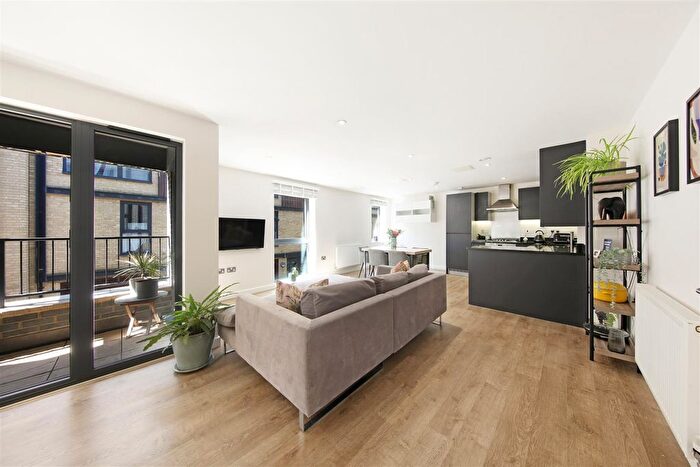 2 Bedroom Flat For Sale In Chiltonian Mews, London, SE13