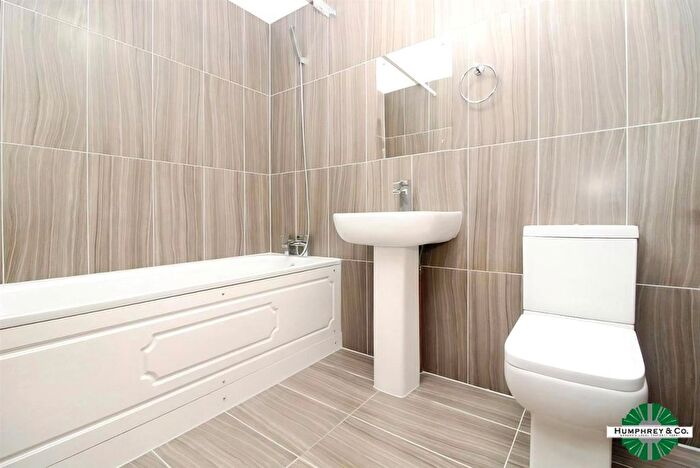 1 Bedroom Flat To Rent In A High Road, London, N12