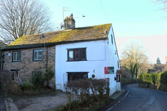 3 Bedroom Semi-Detached House To Rent In Simmondley Village, Glossop, SK13