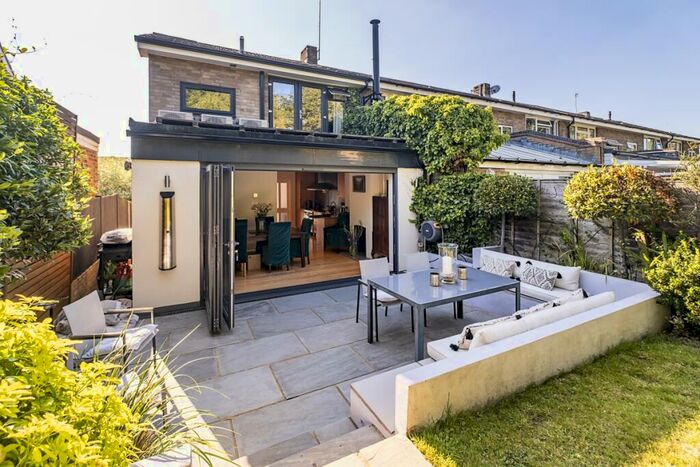 4 Bedroom Town House To Rent In Kelvedon Close Kingston Upon Thames, KT2