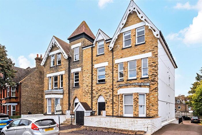 2 Bedroom Flat For Sale In South Eastern Road, Ramsgate, CT11