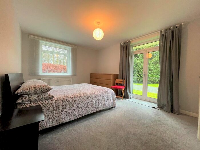 2 Bedroom Flat To Rent In The Avenue, Ickenham, Uxbridge UB10