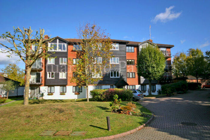 1 Bedroom Flat To Rent In Great Heathmead, Haywards Heath, RH16