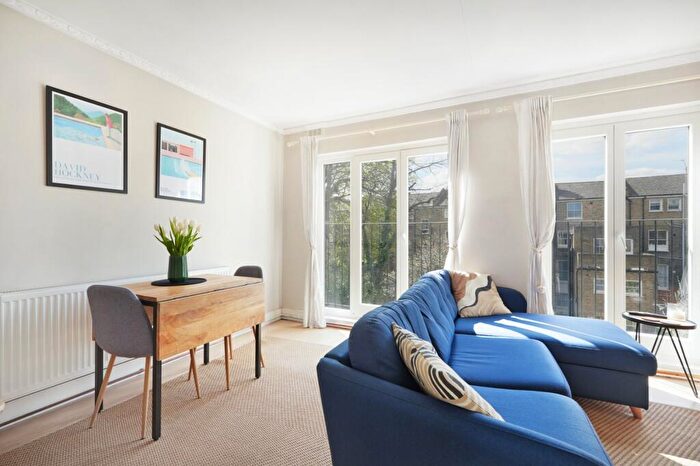 1 Bedroom Flat To Rent In Navarino Road, Hackney, E8