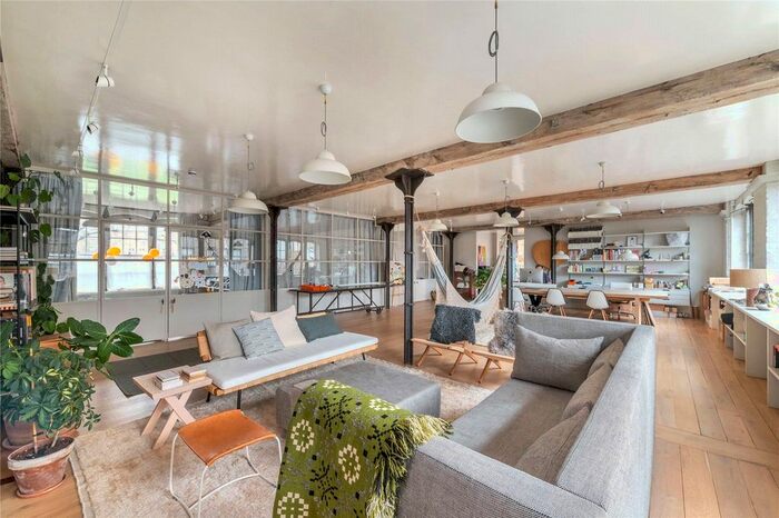 3 Bedroom Flat To Rent In Neckinger Mills, - Abbey Street, London, SE1