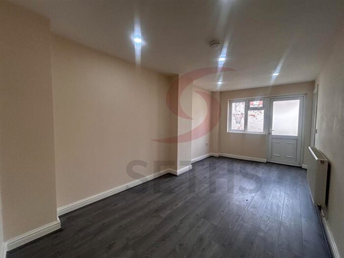 1 Bedroom Flat To Rent In Beatrice Road, Fosse, Leicester, LE3