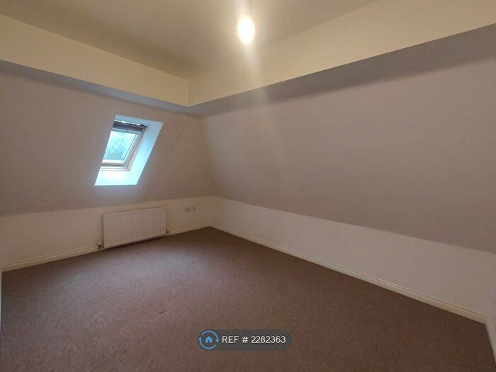 2 Bedroom Flat To Rent In Sterling Court, Bursledon, Southampton, SO31
